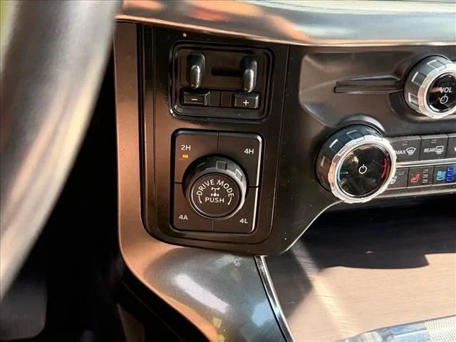 Used 2023  Ford Lariat image 25