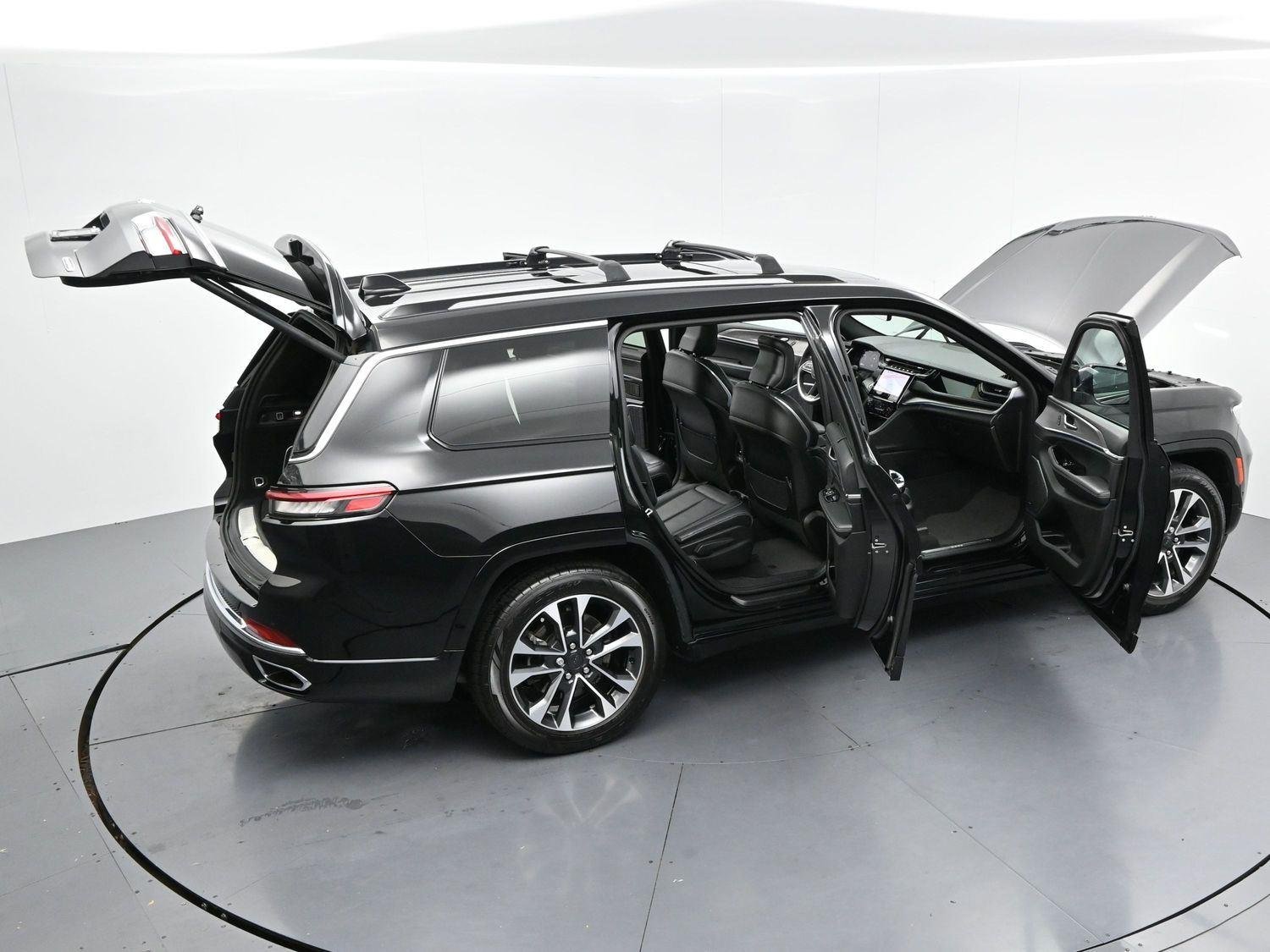 Used 2023 Diamond Black Crystal Pearlcoat Jeep Overland image 49