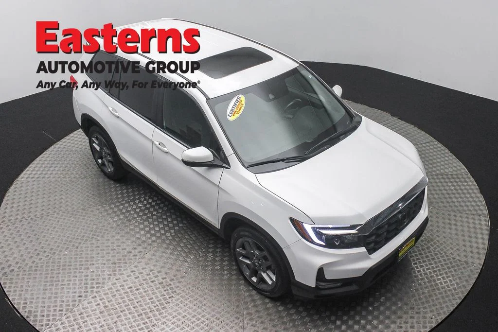 Used 2023 White Honda EX-L image 3
