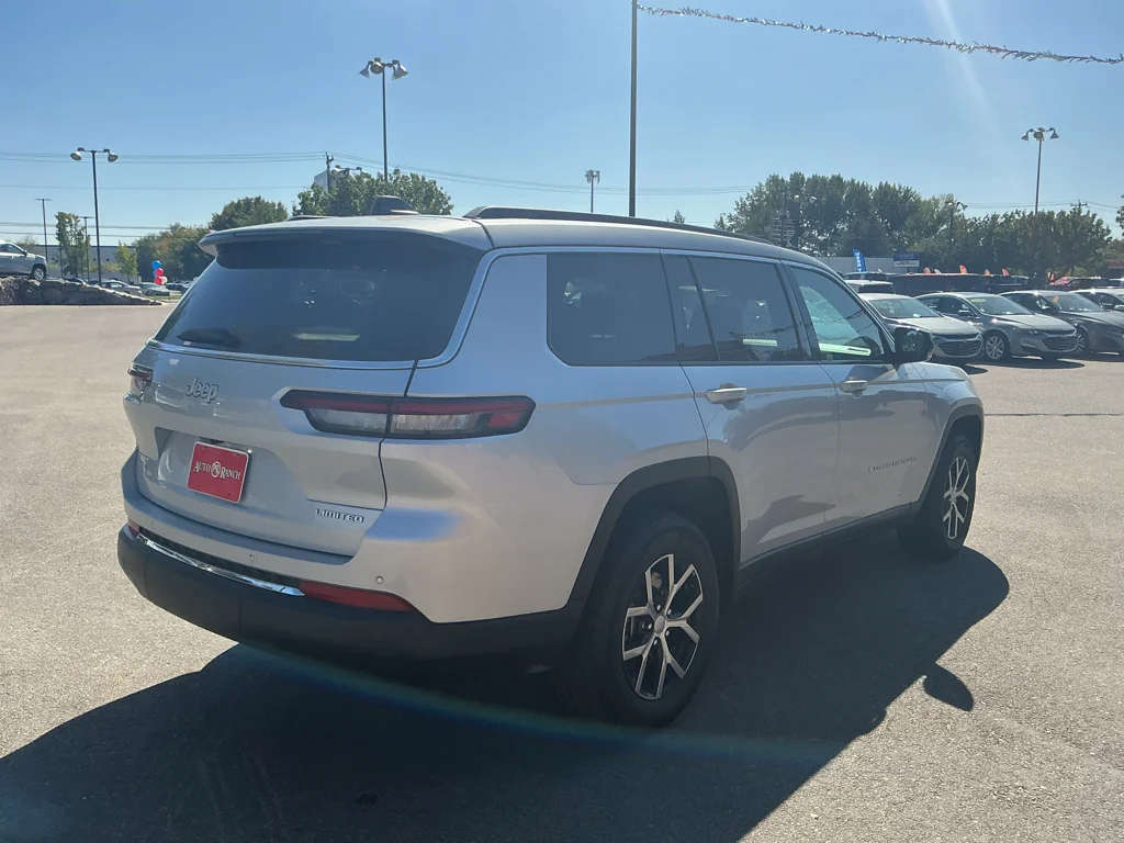 Used 2024 Silver Zynith Jeep Limited image 5