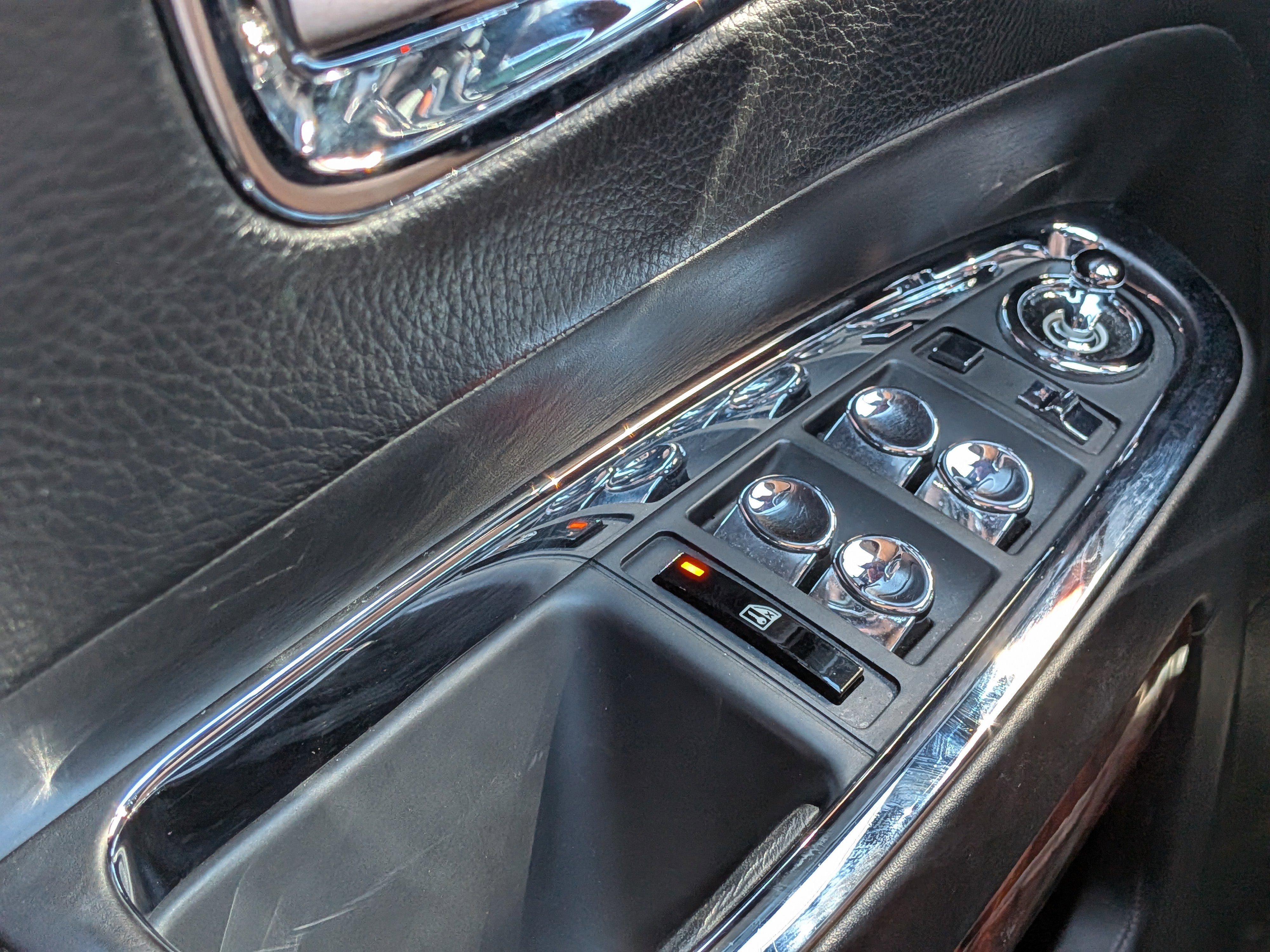 Used 2013 Moonstone Pearl Rolls-Royce Base image 25