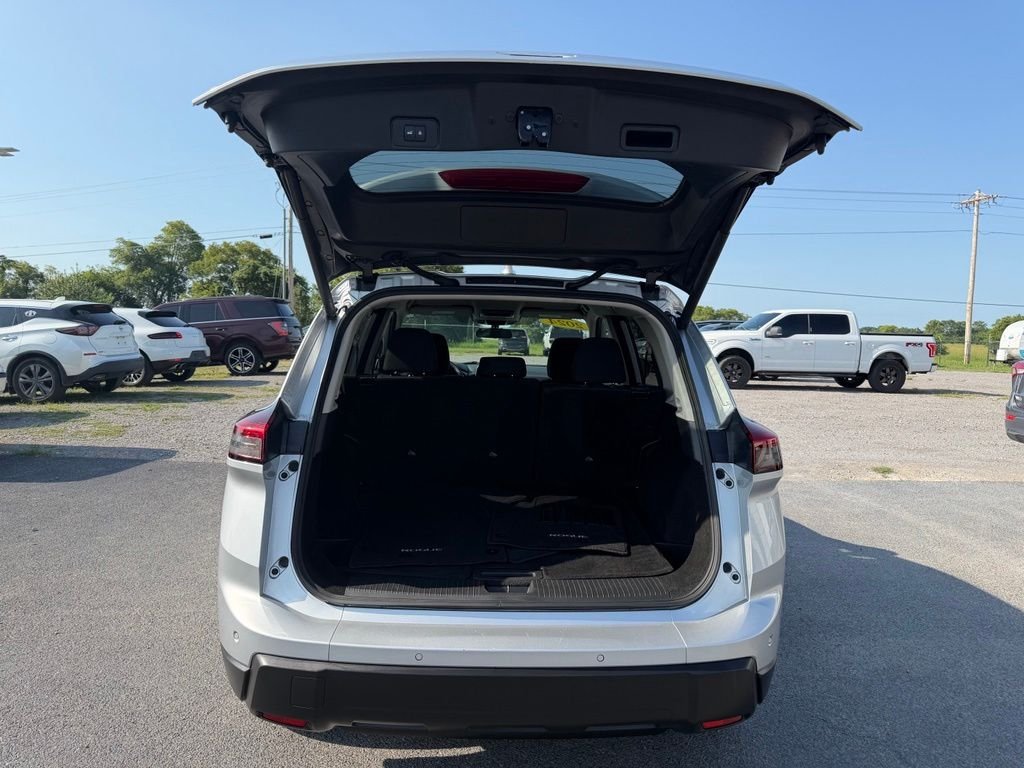 Used 2024 Silver Nissan SV image 34