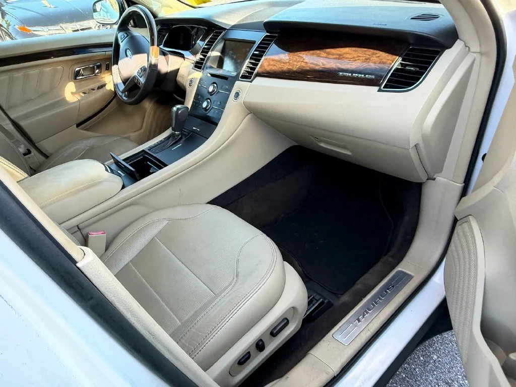 Used 2014 White Ford Limited image 11