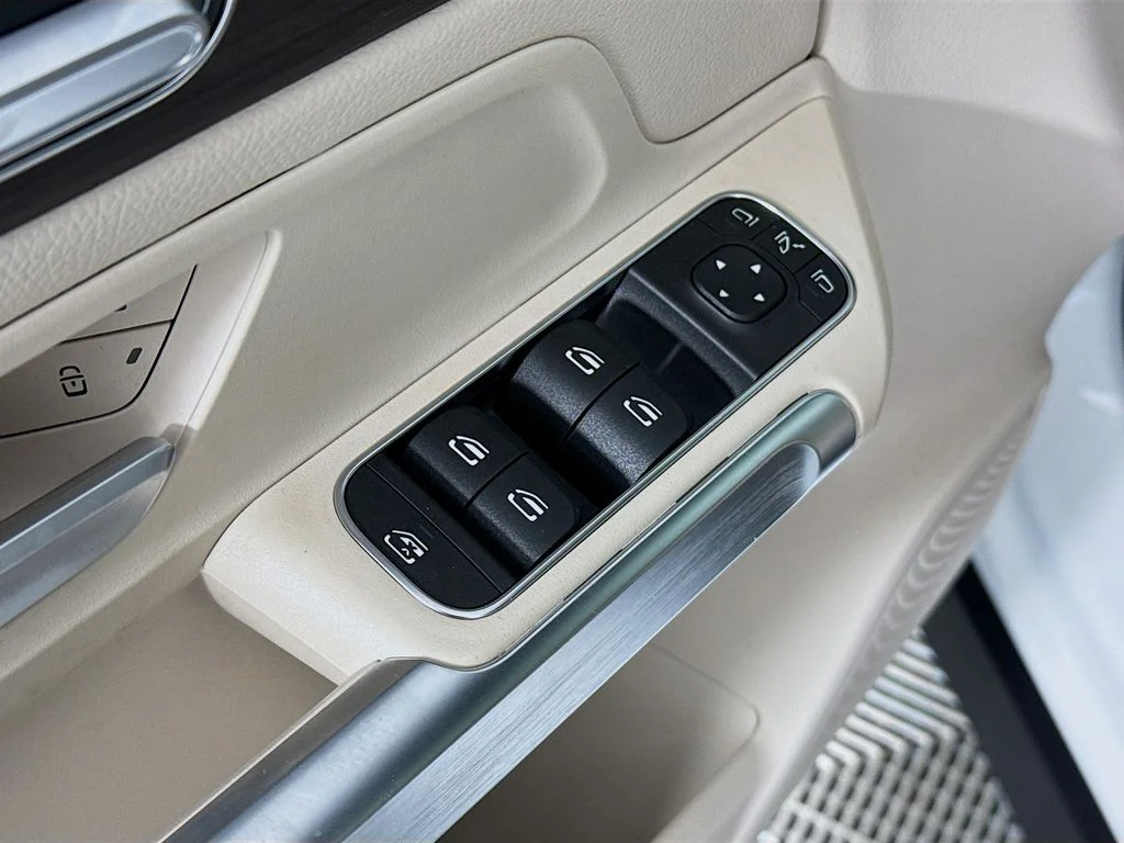 Certified Used 2025 White Mercedes-Benz GLB 250 image 18