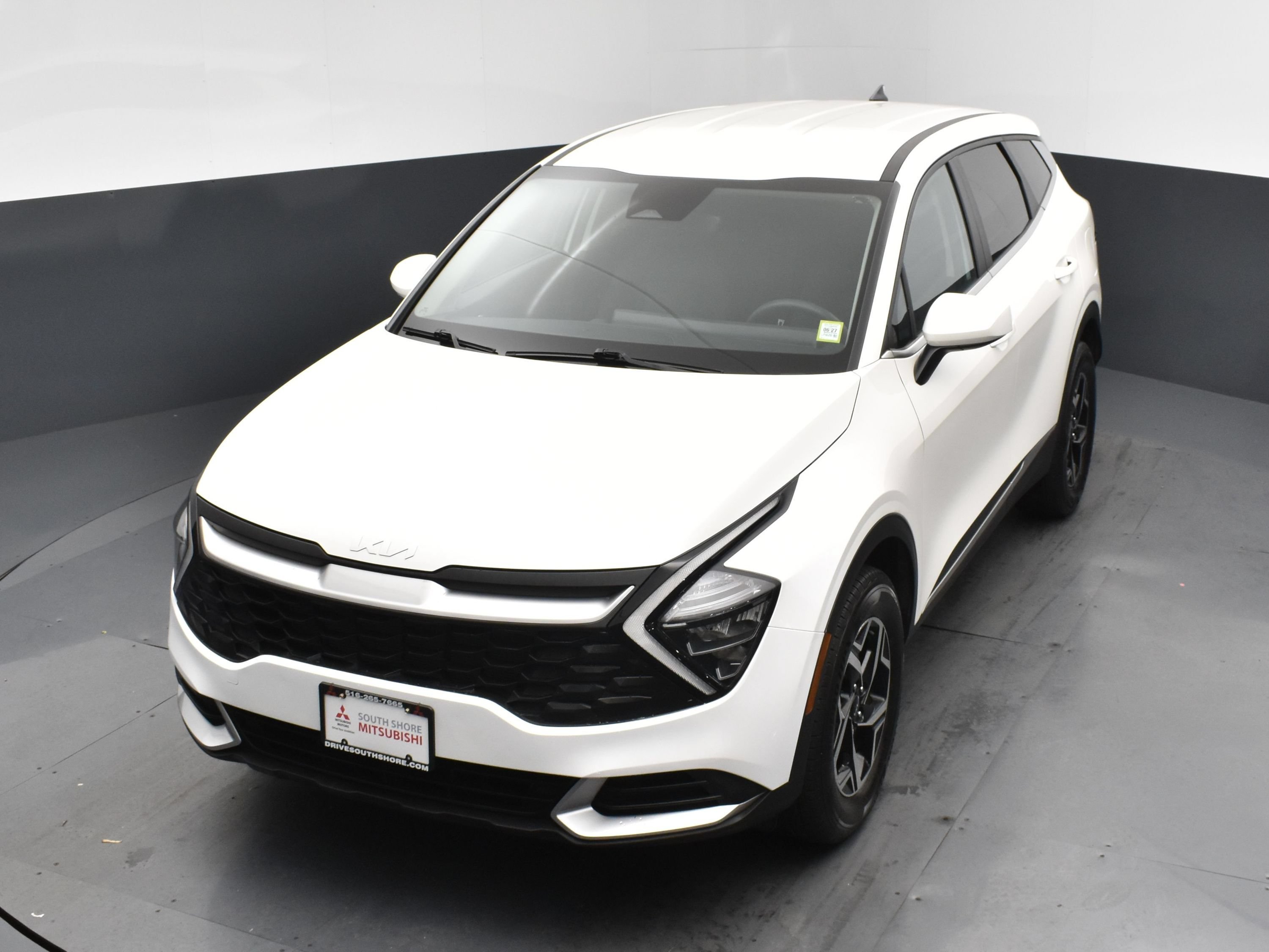 Used 2023 Snow White Pearl Kia LX image 22