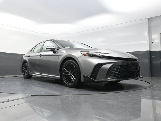 Used 2025  Toyota SE image 31