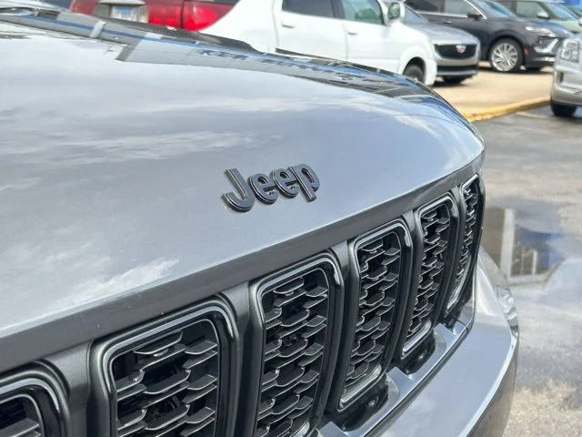 Used 2024 Gray Jeep Limited image 5