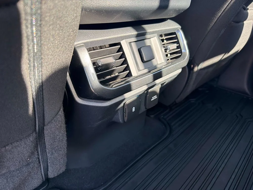 Used 2023 Red Ford XLT image 17