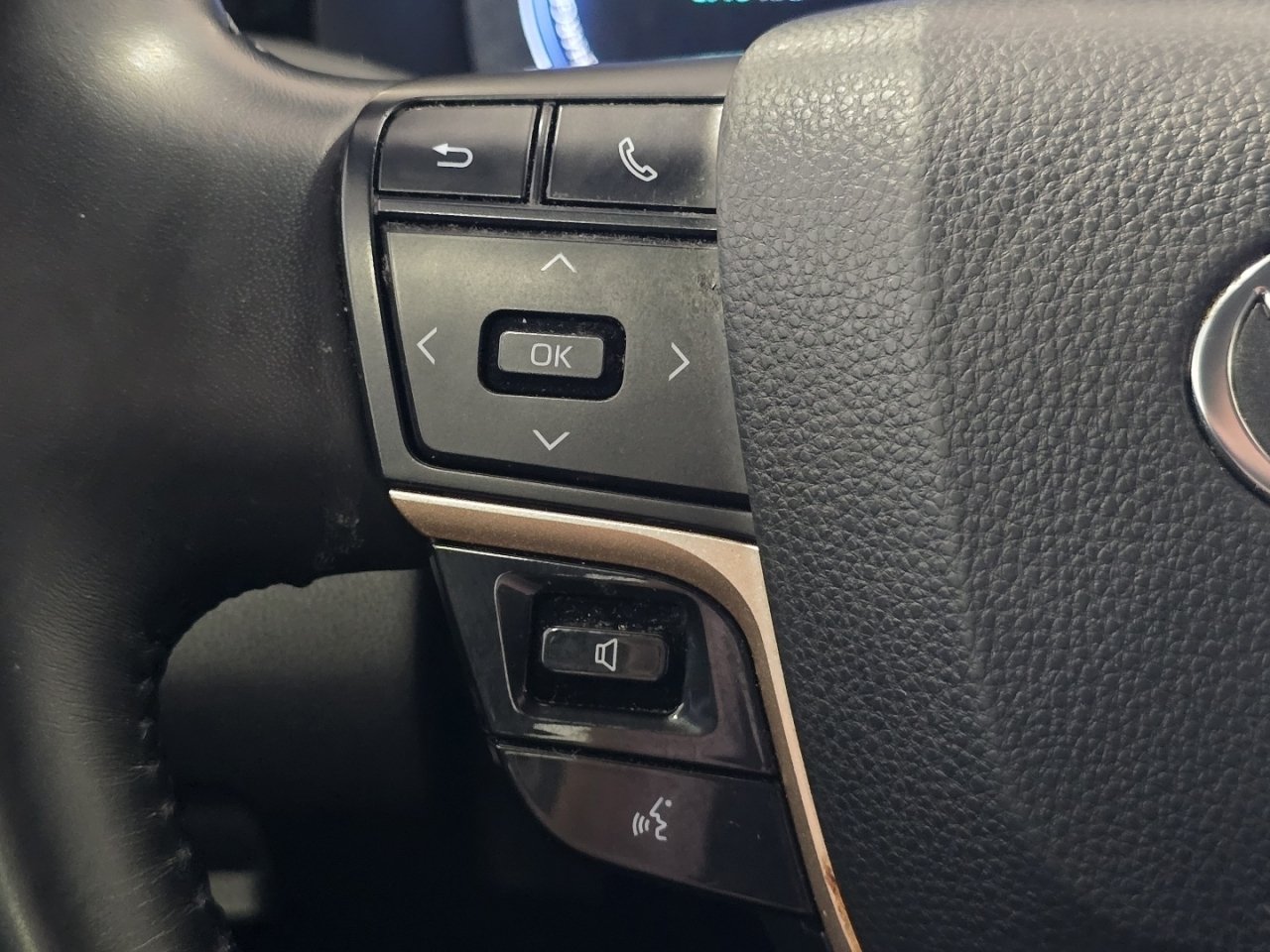 Used 2023 Red Toyota XLE image 33