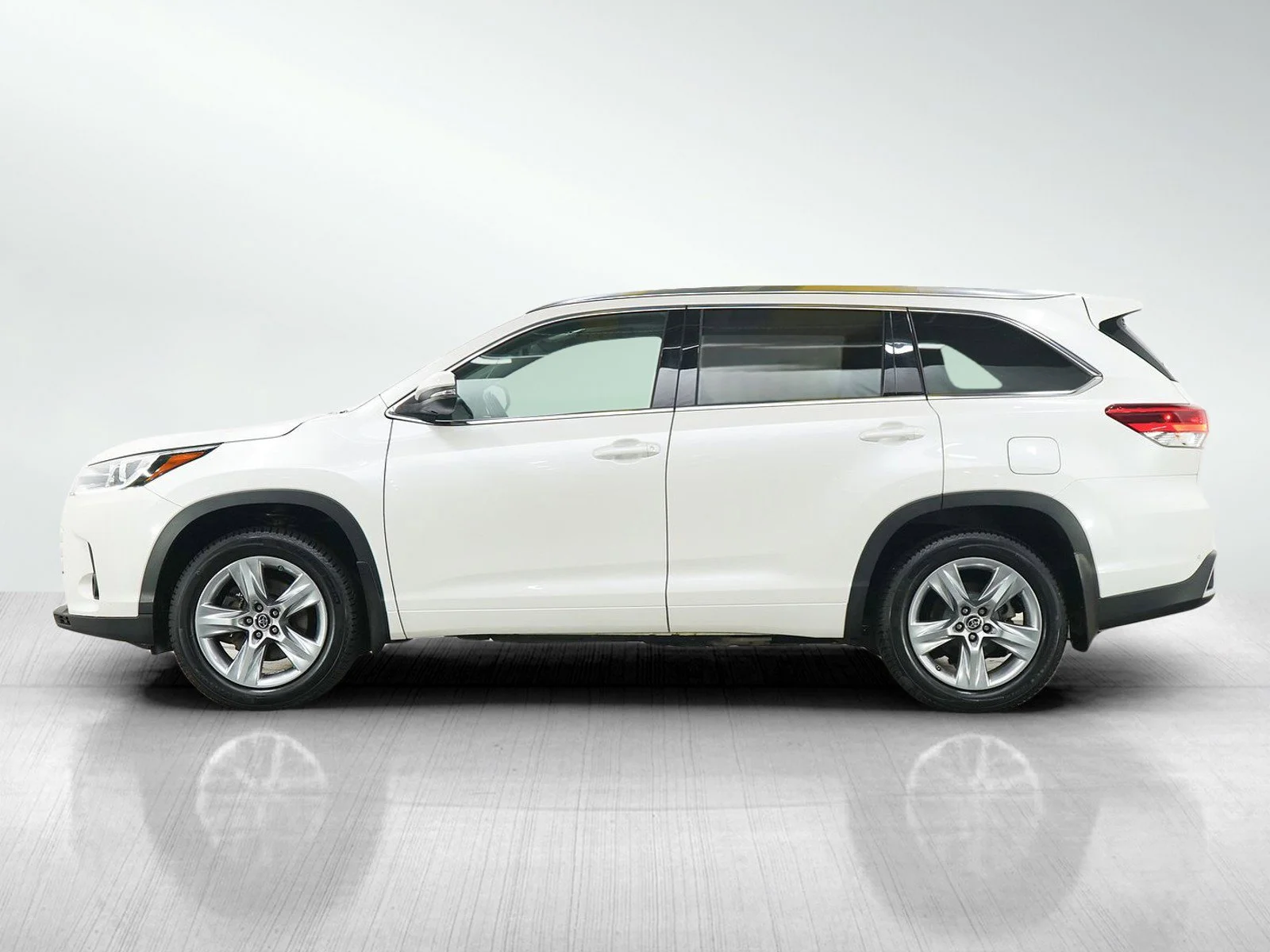 Used 2017 Toyota Highlander Limited with VIN 5TDDZRFH3HS390206 for sale in Burnsville, Minnesota