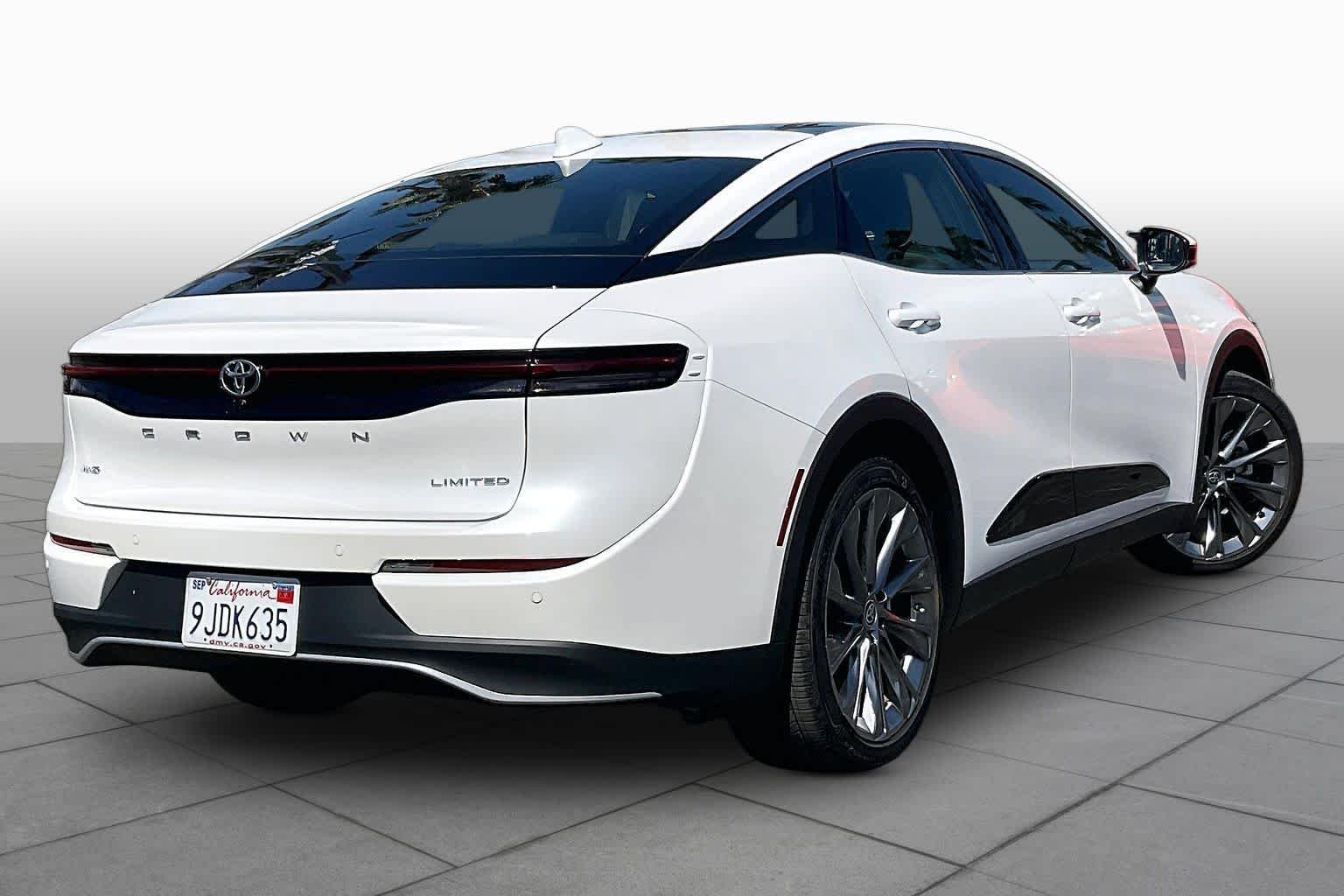 Certified Used 2023 Oxygen White Toyota Limited image 12