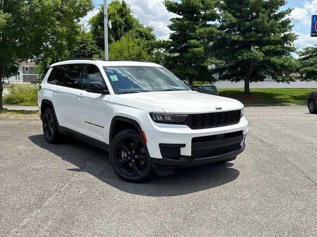 Used 2023 White Jeep Altitude image 2