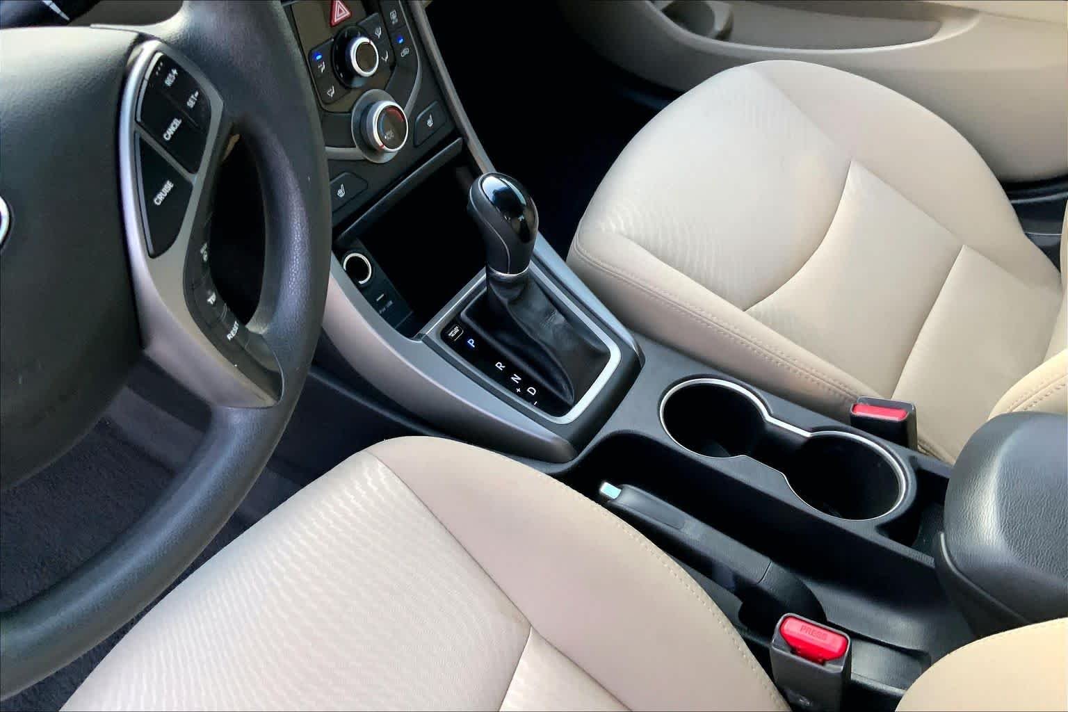 Used 2014 Desert Bronze Hyundai SE image 17