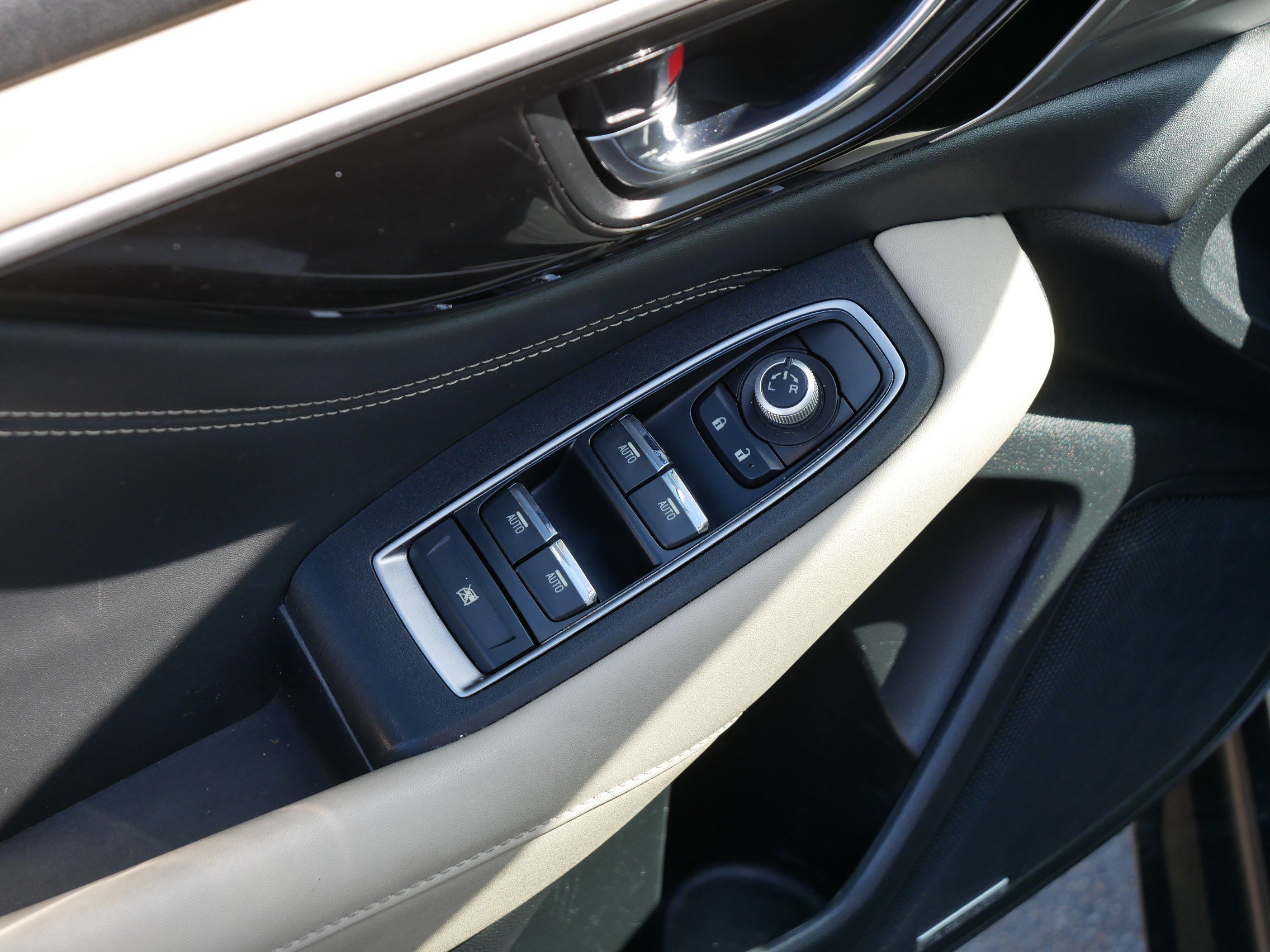 Used 2021 Crystal White Pearl Subaru Limited image 19