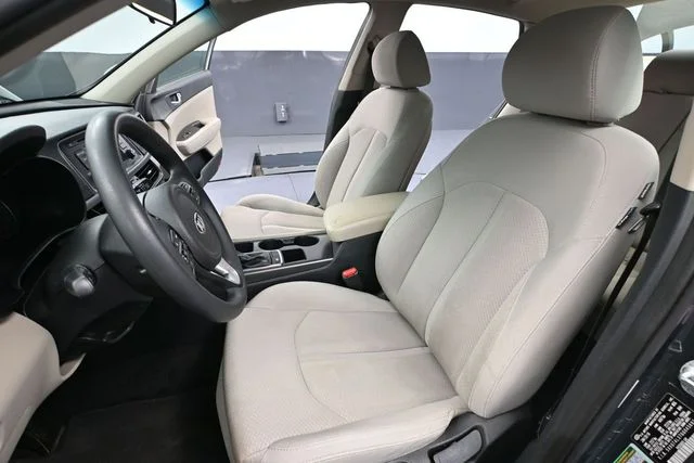 Used 2016 Green Kia LX image 21