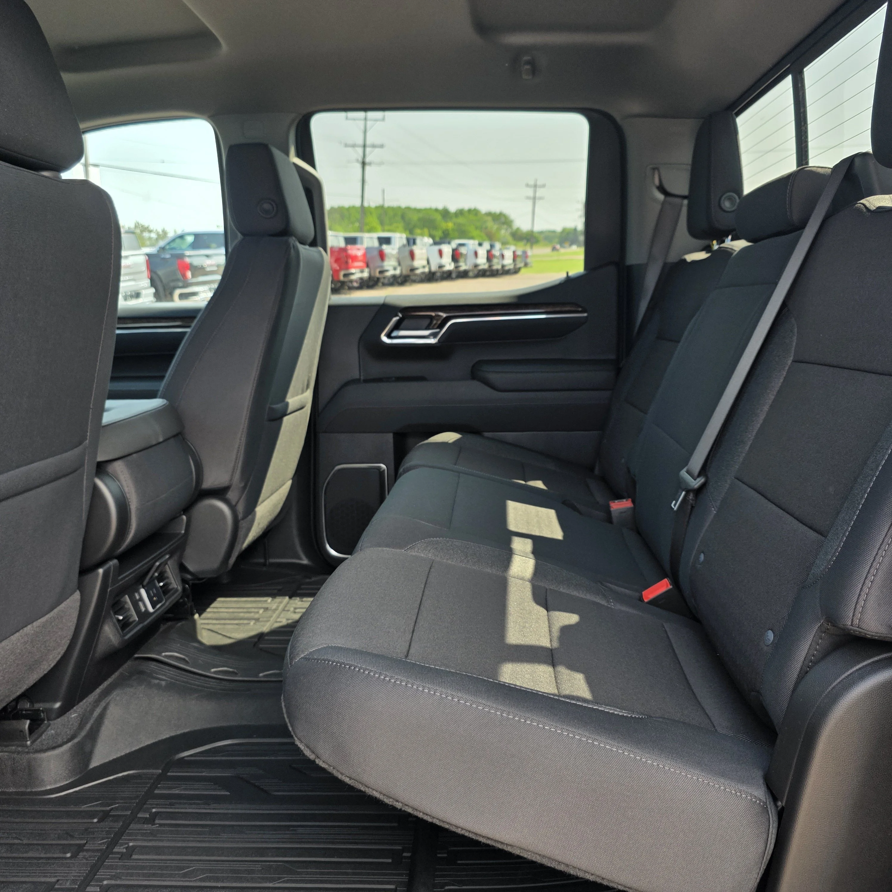 2026 GMC Sierra 1500 SLE - Photo 18