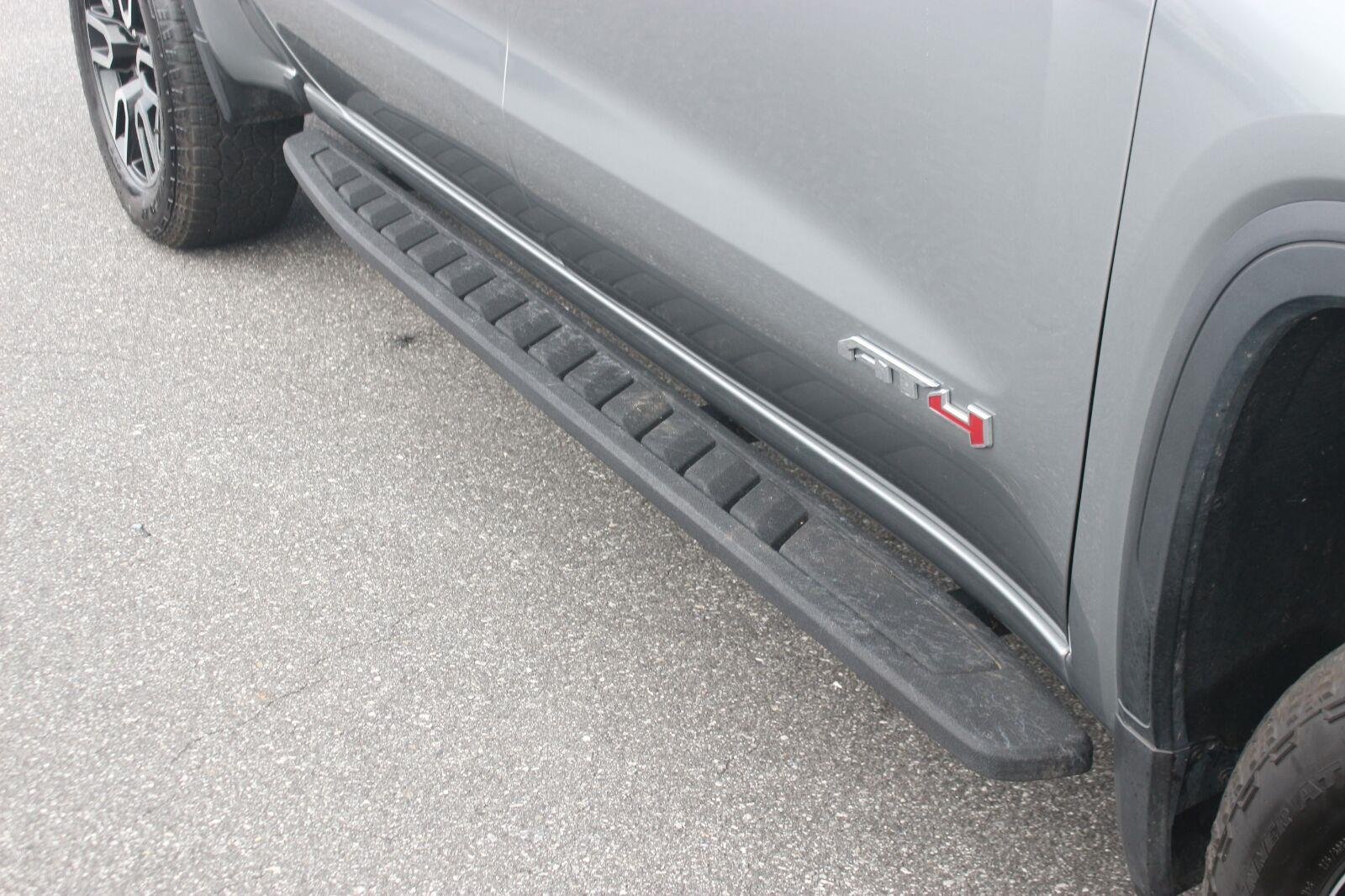 Used 2025 Sterling Metallic GMC AT4 image 10