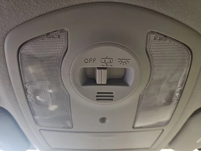 Used 2015 Silver Toyota Three image 23