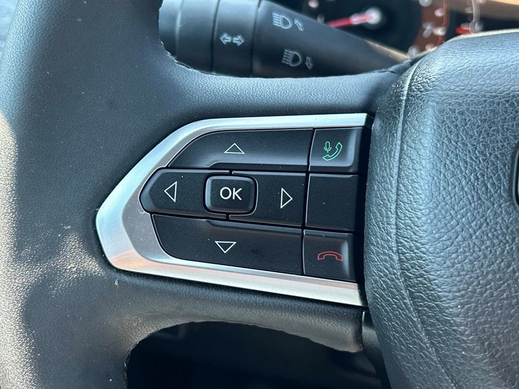 Used 2023 Gray Jeep Latitude image 21