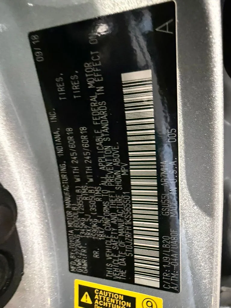 Used 2019 Silver Toyota XLE image 23