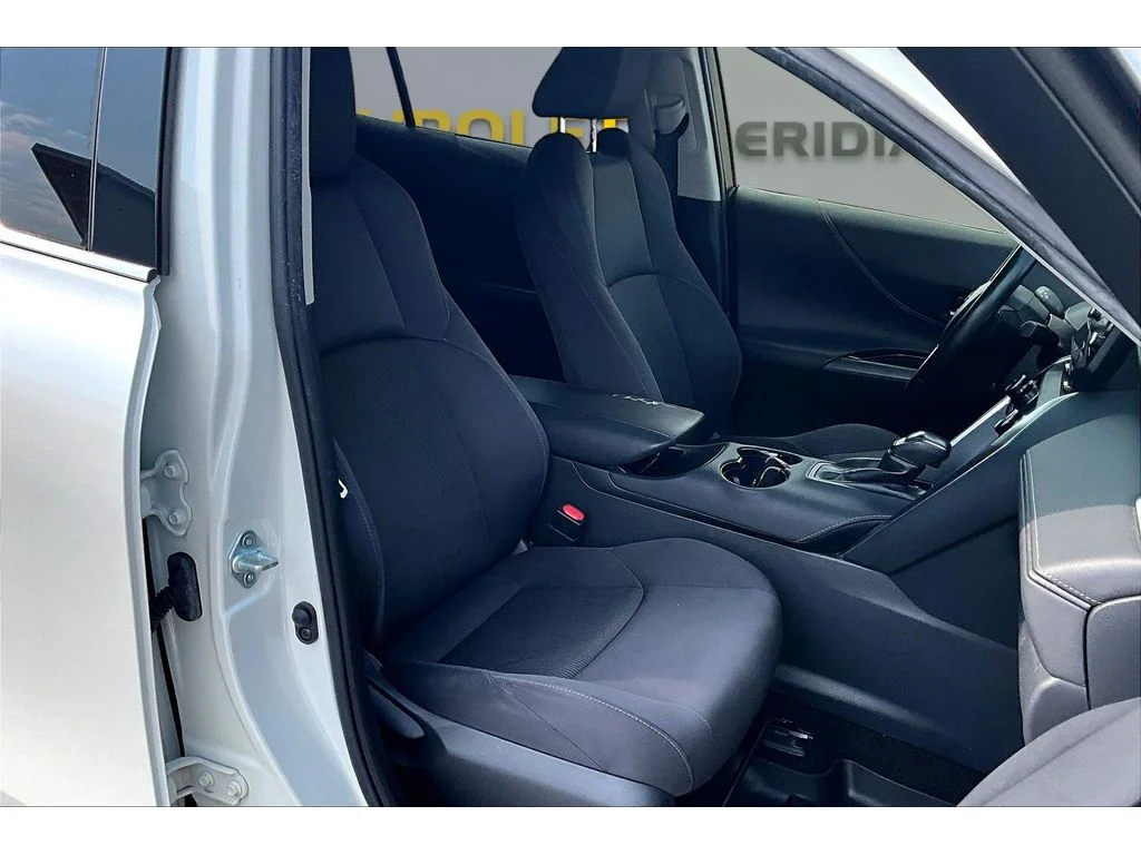 Used 2021  Toyota LE image 6