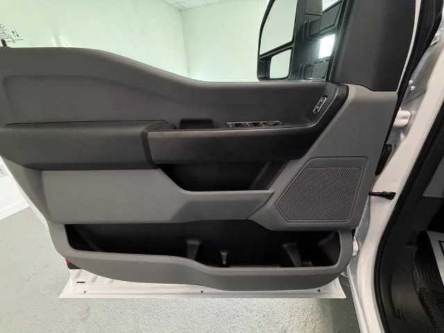 New 2027 Oxford White Ford F-250® XL image 24