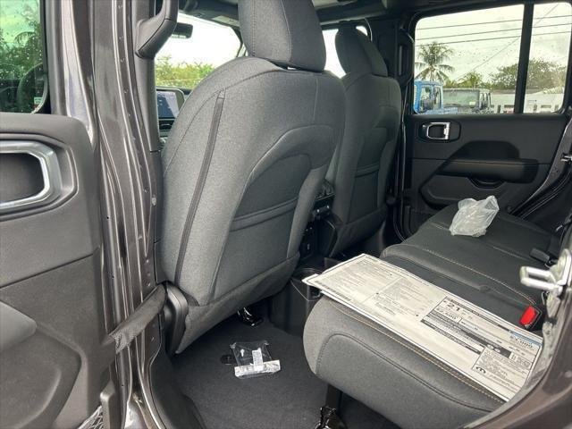 2025 Jeep Wrangler 4-Door Sahara - Photo 33