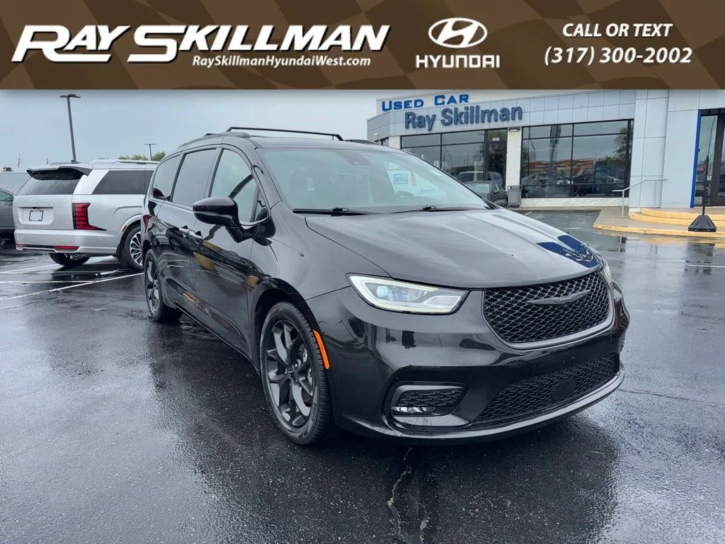 2023 Chrysler Pacifica Limited's photo