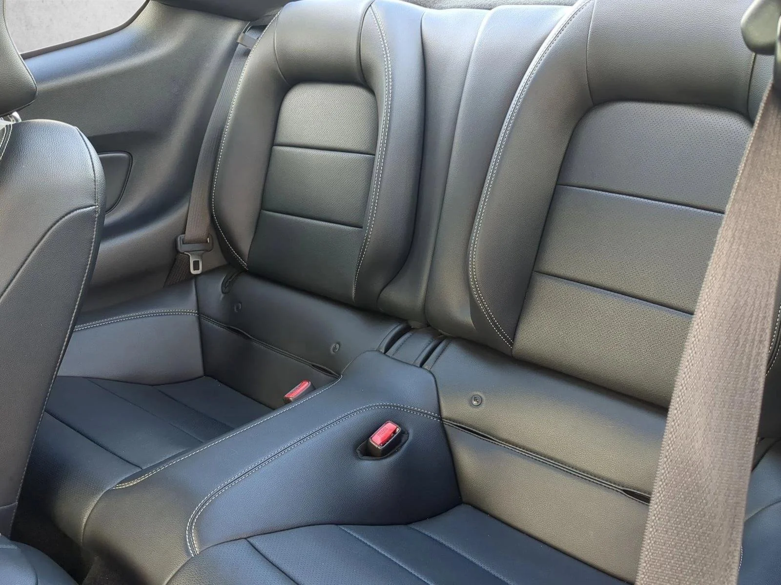 Used 2016 Oxford White Ford GT Premium image 18