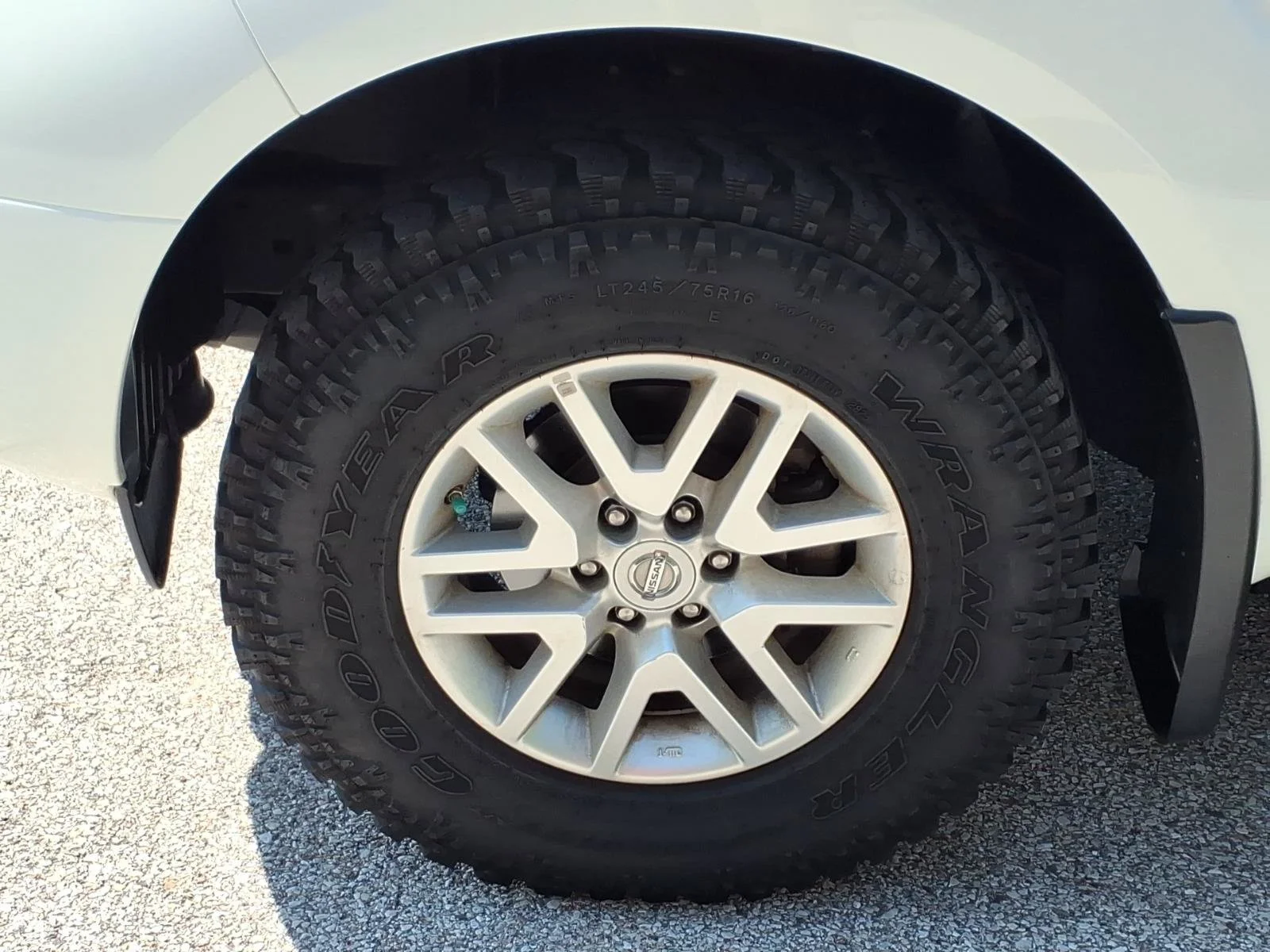 Used 2019 Glacier White Nissan SV image 30