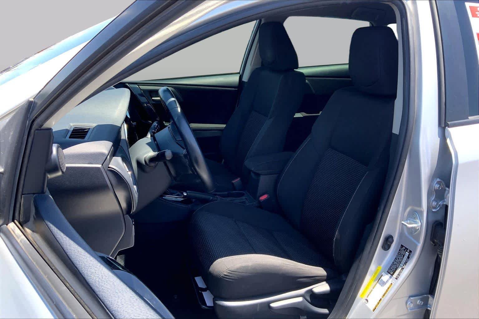 Used 2018 Classic Silver Metallic Toyota  image 8