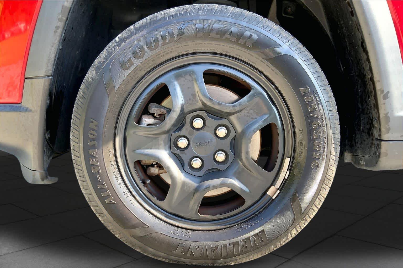 Used 2019 Redline Pearlcoat Jeep Sport image 11