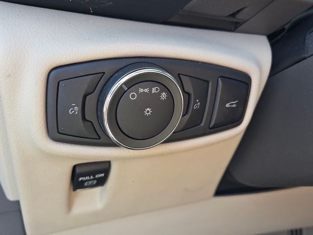 Used 2016 Platinum Lincoln Select image 26