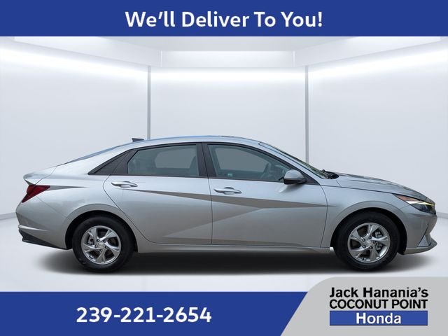 Used 2022 Silver Hyundai SE image 2
