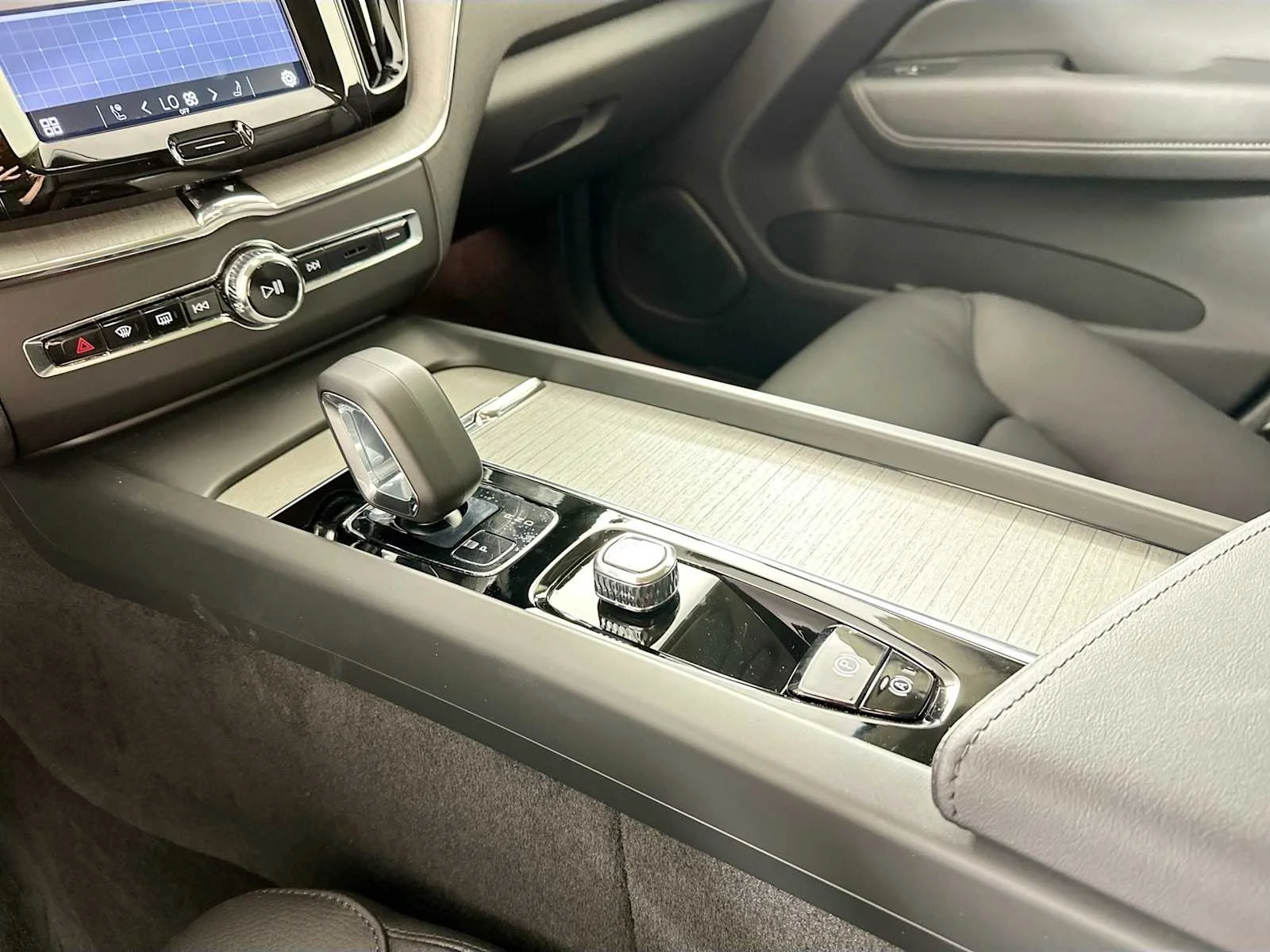 Certified Used 2025 Platinum Grey Volvo Plus image 13