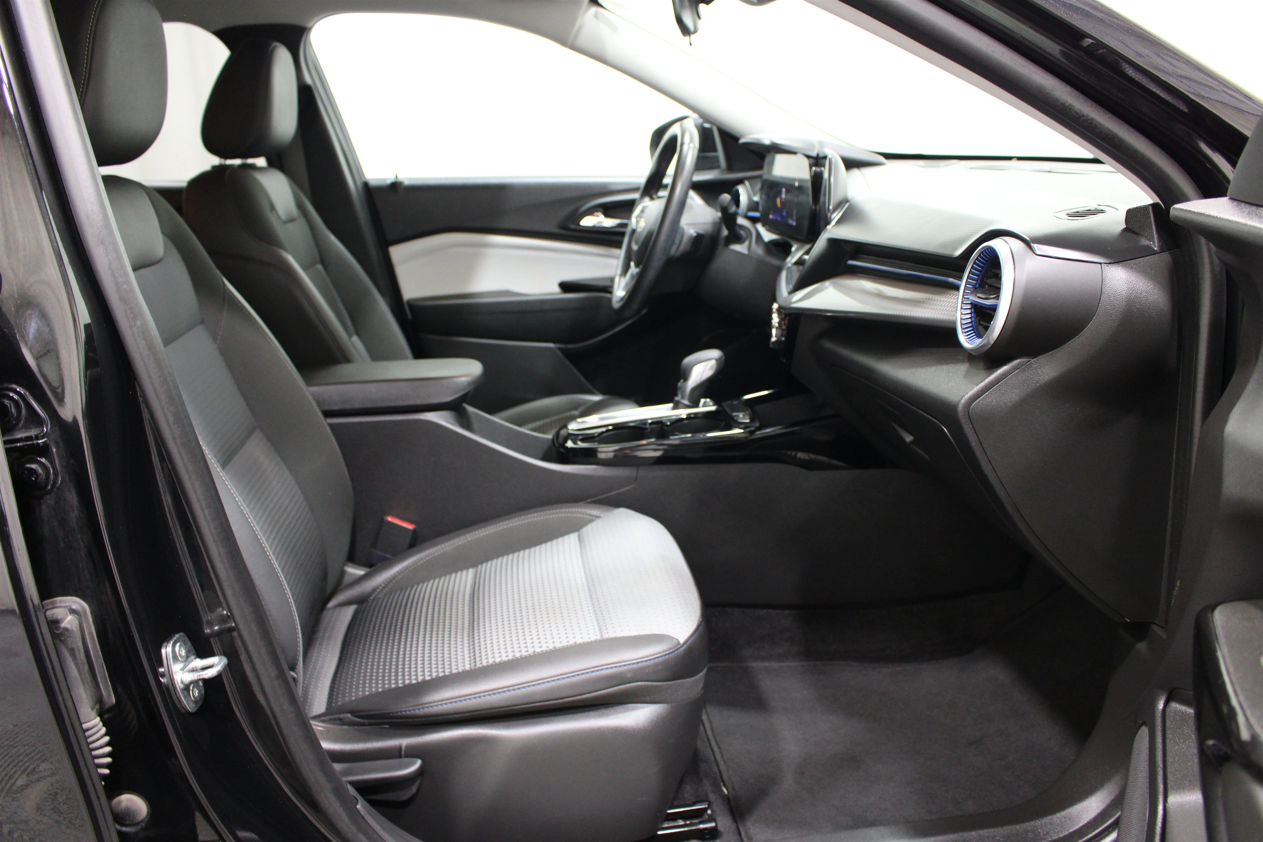 Used 2024 Mosaic Black Metallic Chevrolet LT image 24