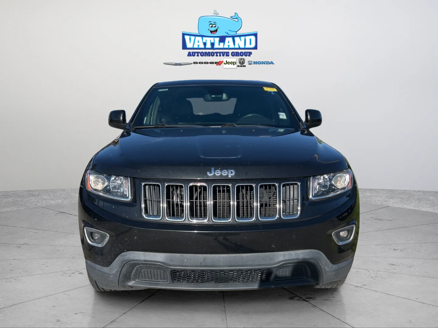 Used 2016 Brilliant Black Crystal Pearlcoat Jeep Laredo image 8