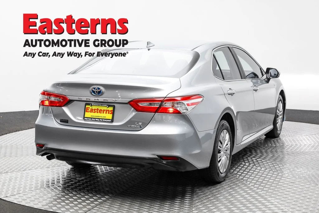 Used 2020 Silver Toyota LE image 5