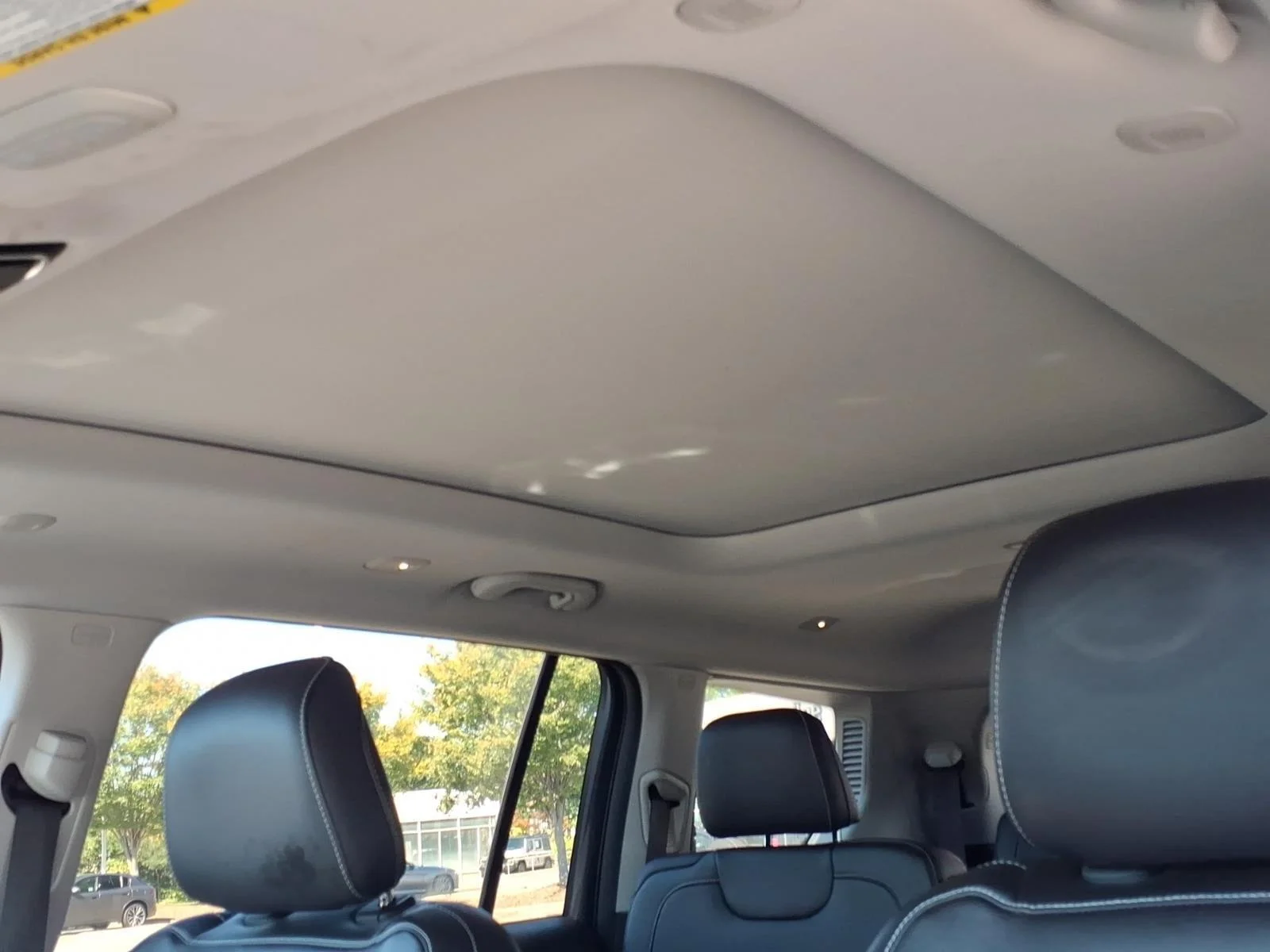 Used 2021 Rocky Mountain Pearlcoat Jeep Limited image 11