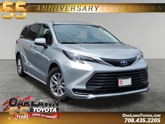2025 Toyota Sienna LE