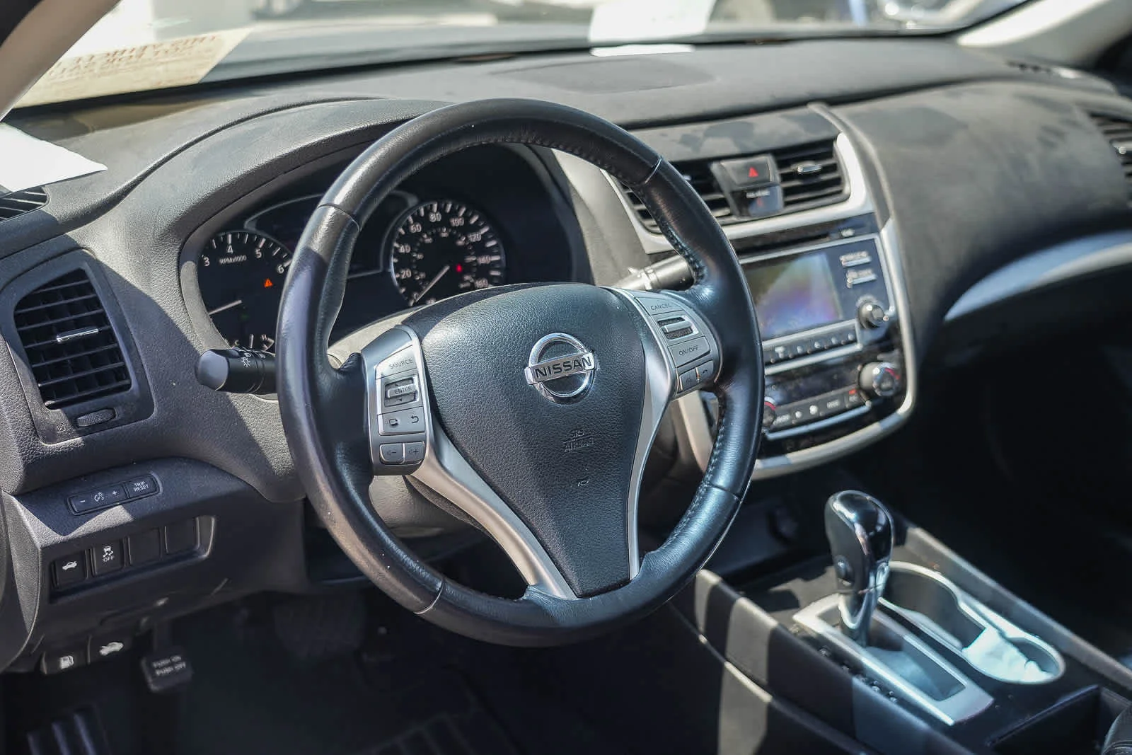 Used 2018 Gun Metallic Nissan 2.5 SV image 17