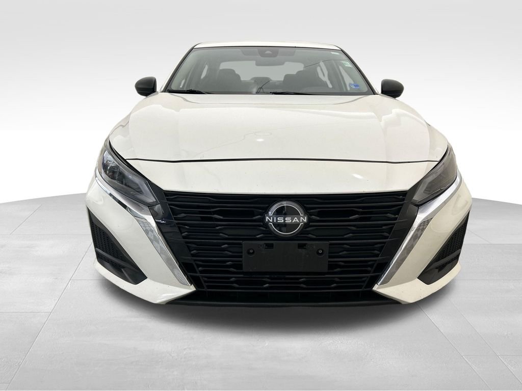 Used 2024 White Nissan 2.5 SV image 9