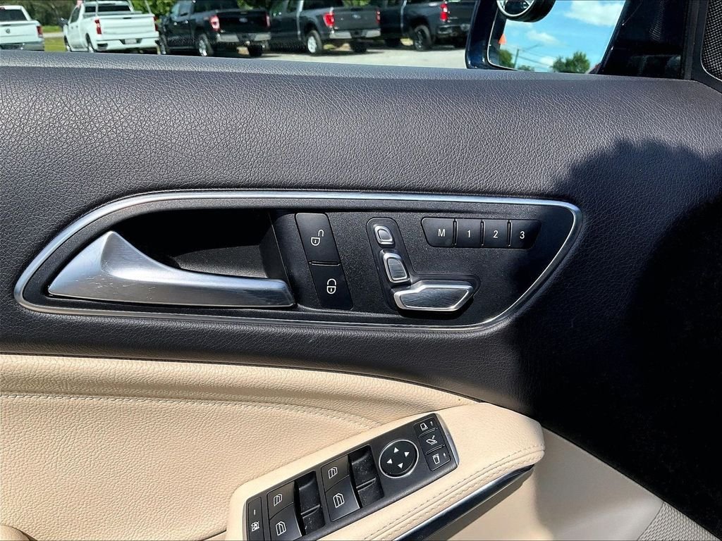 Used 2018 Gray Mercedes-Benz GLA 250 image 27