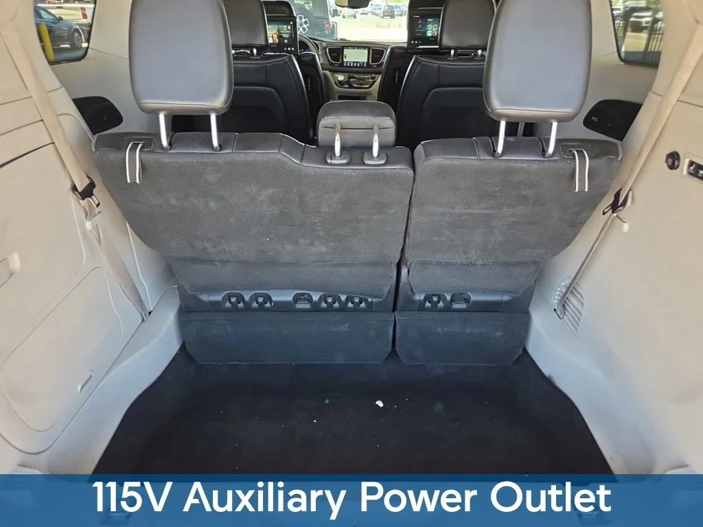 Used 2018 Black Chrysler Limited image 18