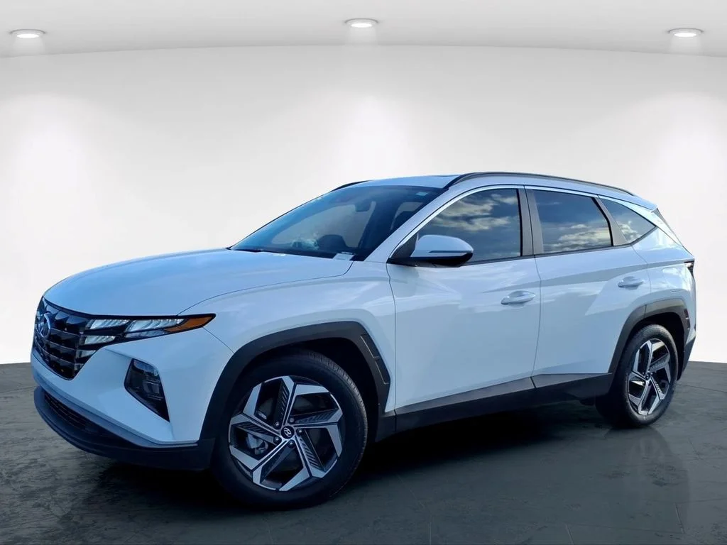 Used 2024 White Hyundai SEL image 2