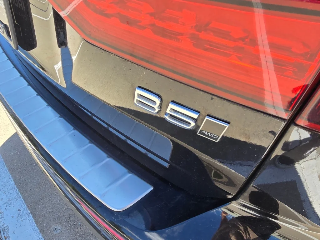 Used 2025 Onyx Black Metallic Volvo Plus image 12