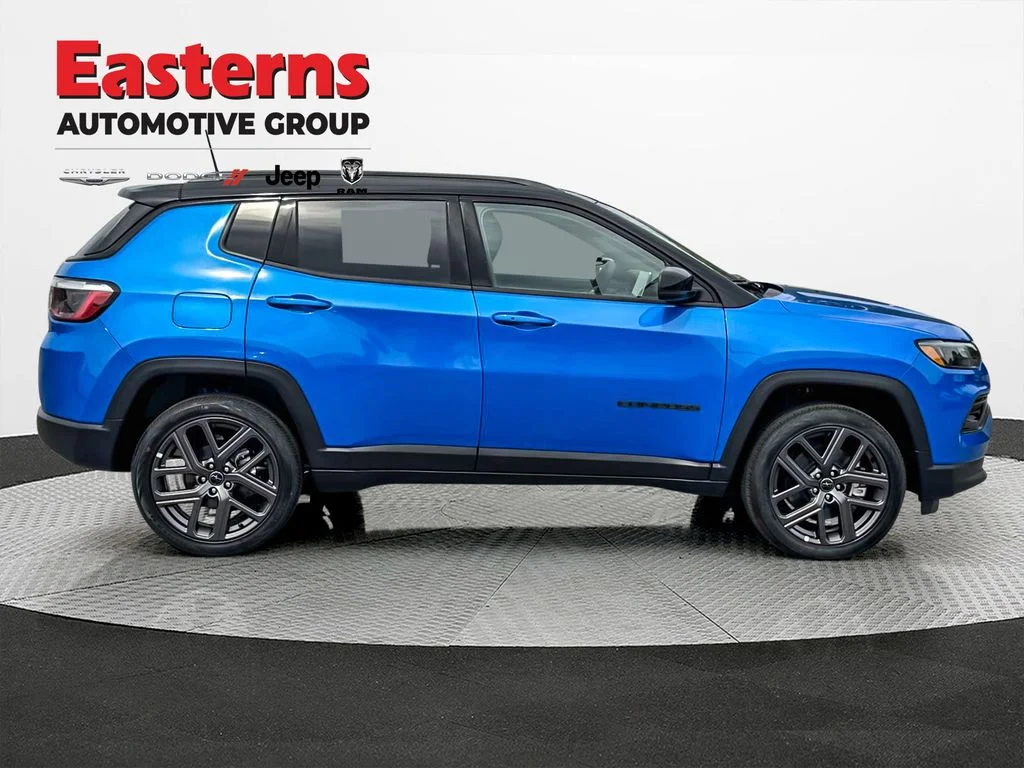 New 2026 Hydro Blue Pearl-Coat Exterior Paint Jeep Limited image 3