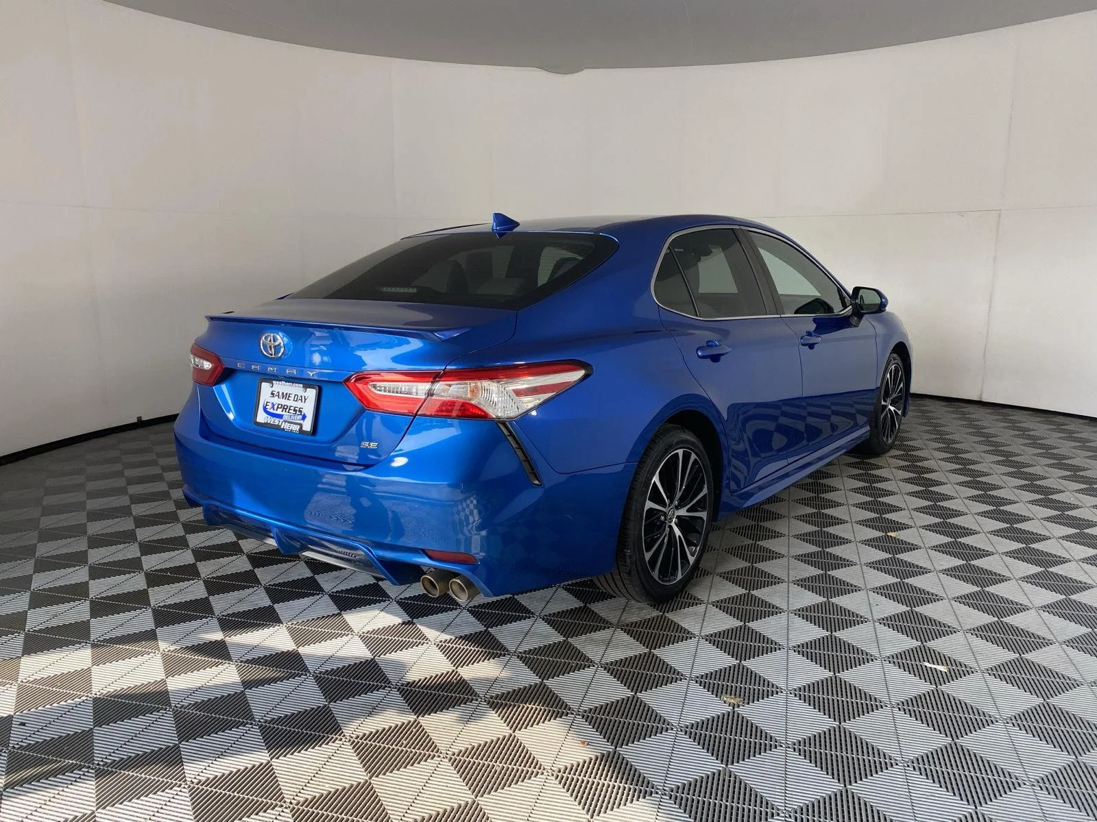 Used 2020 Blue Streak Metallic Toyota SE image 8