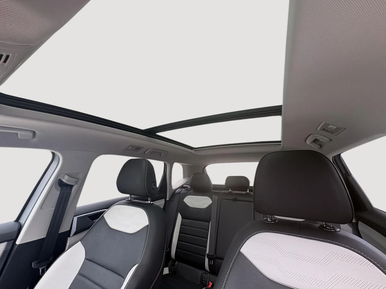 Certified Used 2025 SILVER Volkswagen SEL image 5