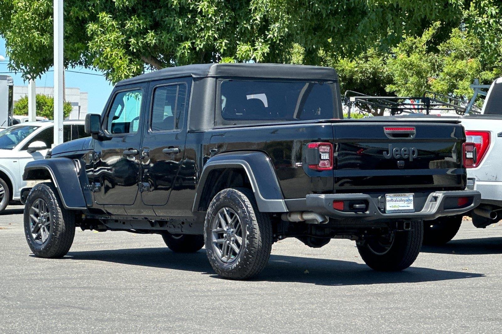 Used 2025 Black Clearcoat Jeep Sport S image 6